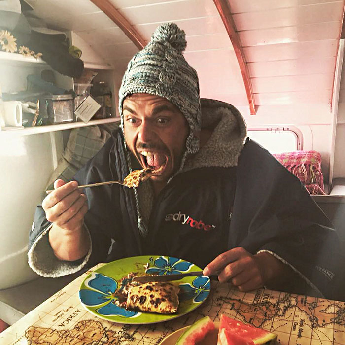 Росс Эджли 5 месяцев плавал вокруг Британии и то, что он перенёс, заставит вас вздрогнуть Росс Эджли 5 месяцев плавал вокруг Британии, Росс Эджли, Ross Edgley, Росс Эджли 2800 км, считается первым человеком который обогнул Великобританию вплавь