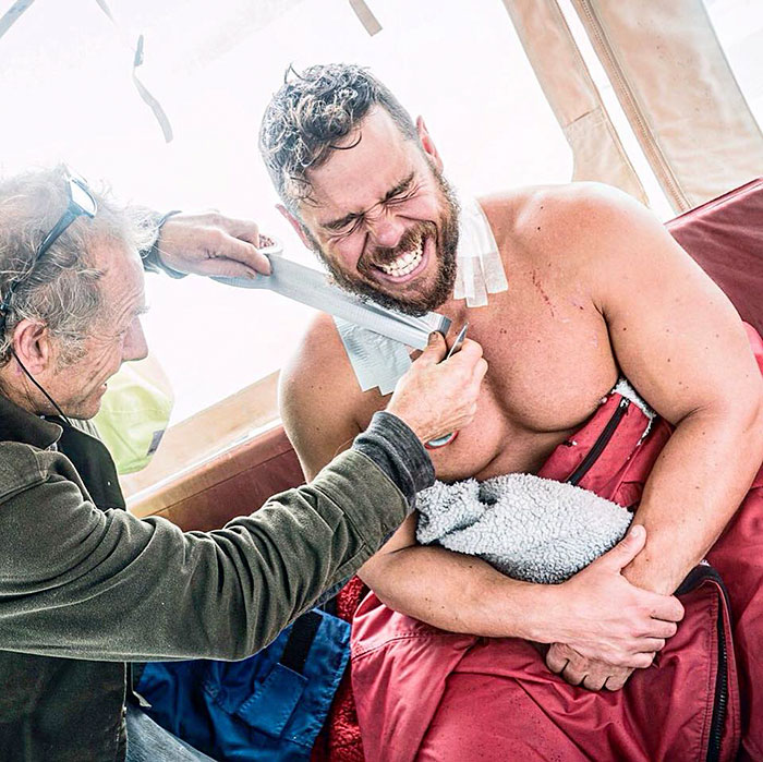 Росс Эджли 5 месяцев плавал вокруг Британии и то, что он перенёс, заставит вас вздрогнуть Росс Эджли 5 месяцев плавал вокруг Британии, Росс Эджли, Ross Edgley, Росс Эджли 2800 км, считается первым человеком который обогнул Великобританию вплавь