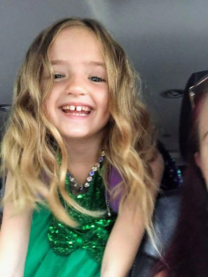 зелёное платье на съёмку в школе, день съёмки в школе зелёное платье, платье на день съёмки в школе