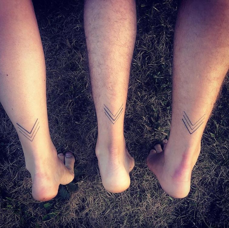 парные татуировки, татуировки братьев и сестёр, парные тату, одинаковые татуировки братья сестры