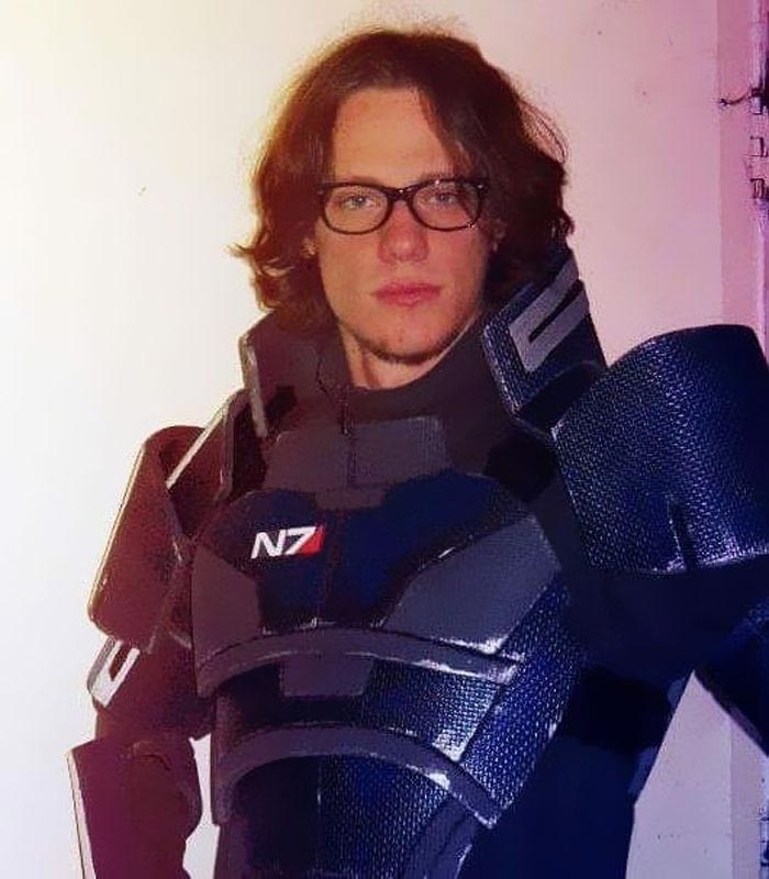 Парень превращает обычные вещи в проекты космических кораблей (он у мамы инженер) Парень превращает обычные вещи в проекты космических кораблей, Эрик Геуз, Eric Geusz