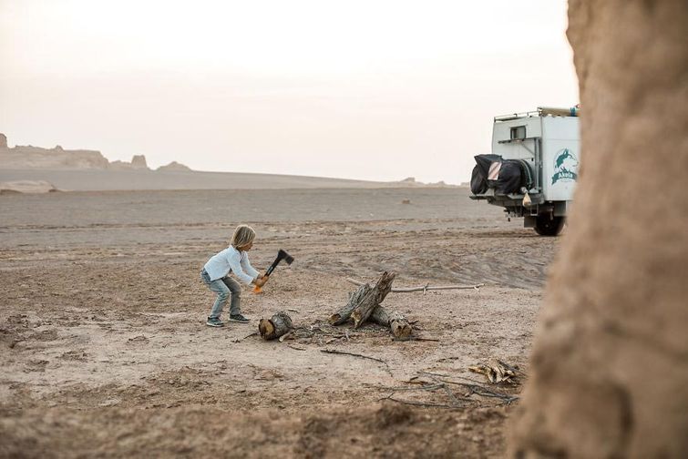 путешествие на фургоне, путешествие на грузовике, семейное путешествие, путешествие семьи