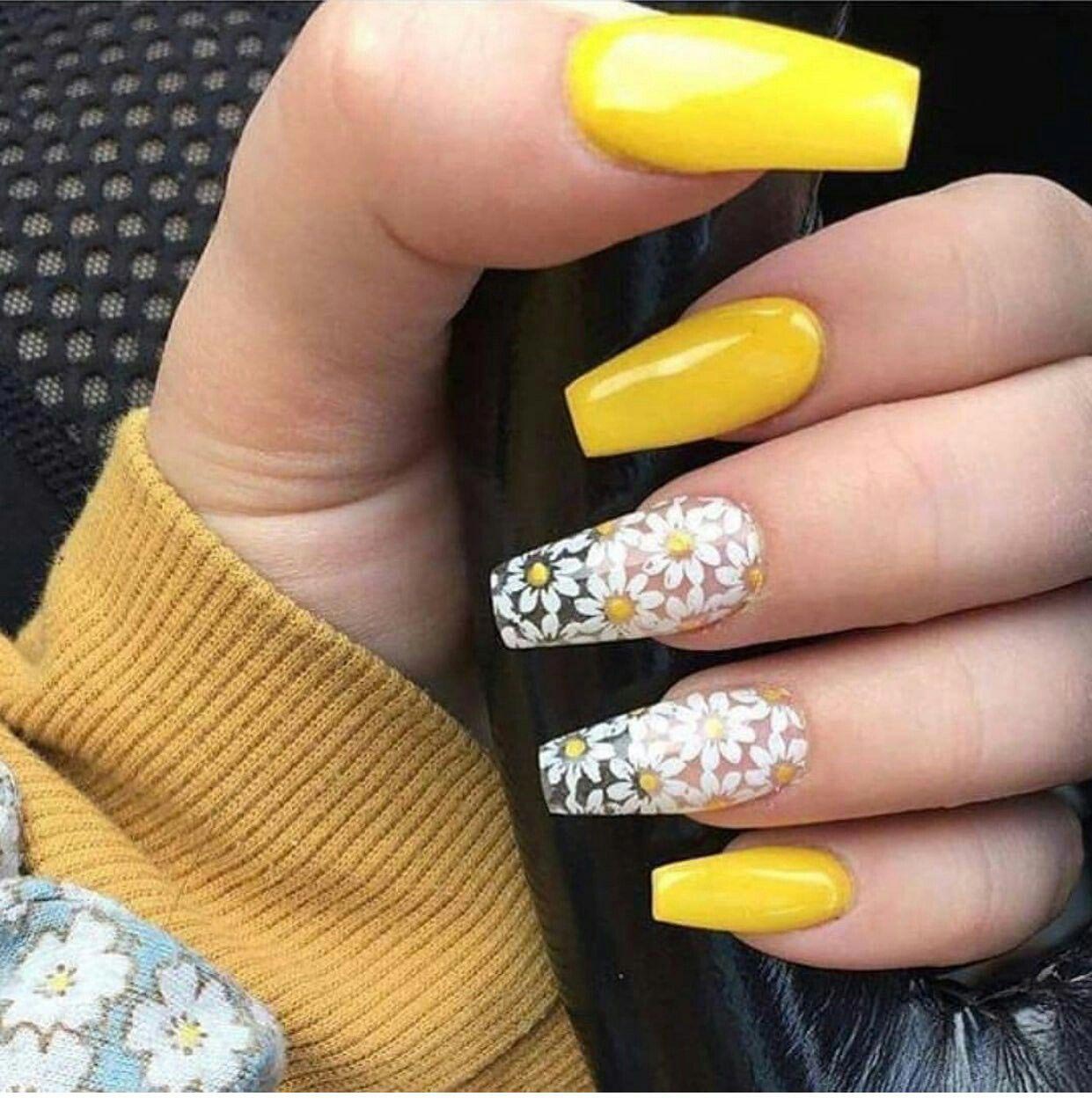 Идеи желтого маникюра. Яркие желтые ногти. Жёлтый маникюр на длинные ногти. Маникюр желтого цвета летний. Нарощенные ногти желтые.