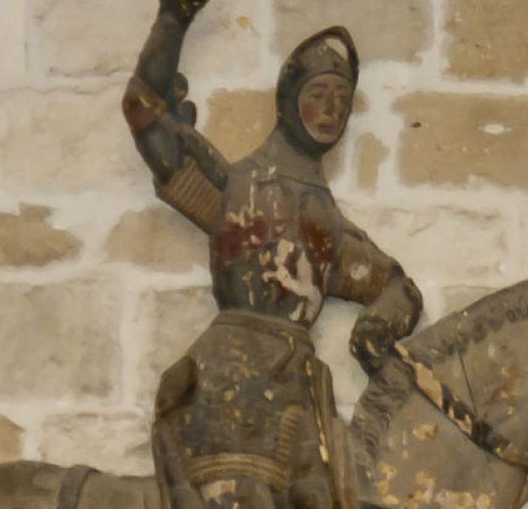 учительница труда восстановила статую Георгия Победоносца, 500-летняя статуя была восстановлена