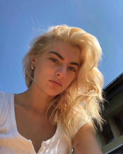 модели в непринужденной обстановке, модели без макияжа, модели не на работе, не накрашенные модели