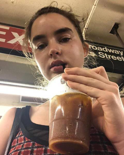 модели в непринужденной обстановке, модели без макияжа, модели не на работе, не накрашенные модели