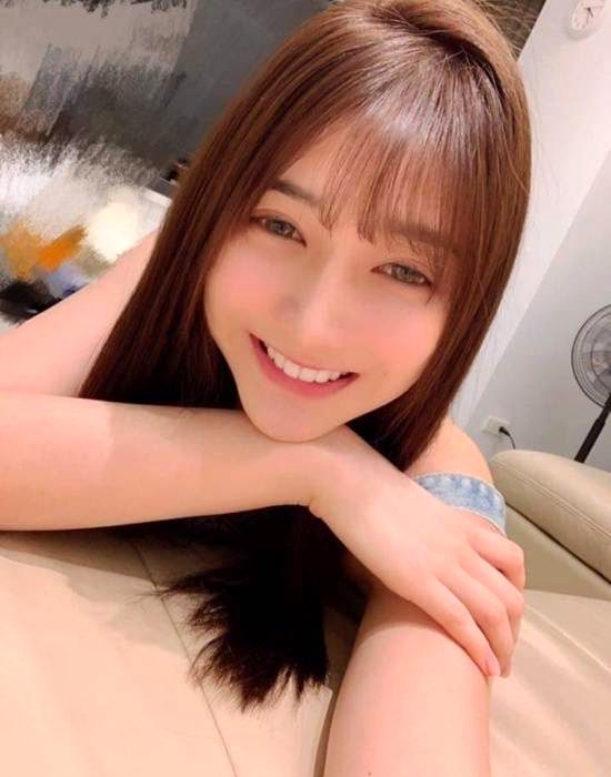 Лю Пэнпэн, Liu Pengpeng, самая красивая продавщица рыбы, самая красивая продавщица рыбы из Китая, модель продавщица рыбы, модель продает рыбу