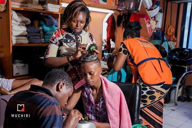 Фотограф преобразил эту бездомную пару для фотосессии и их просто не узнать преображение бездобной пары, любовь между бездомными, любовь бездомной пары, парень и девушка бездомные