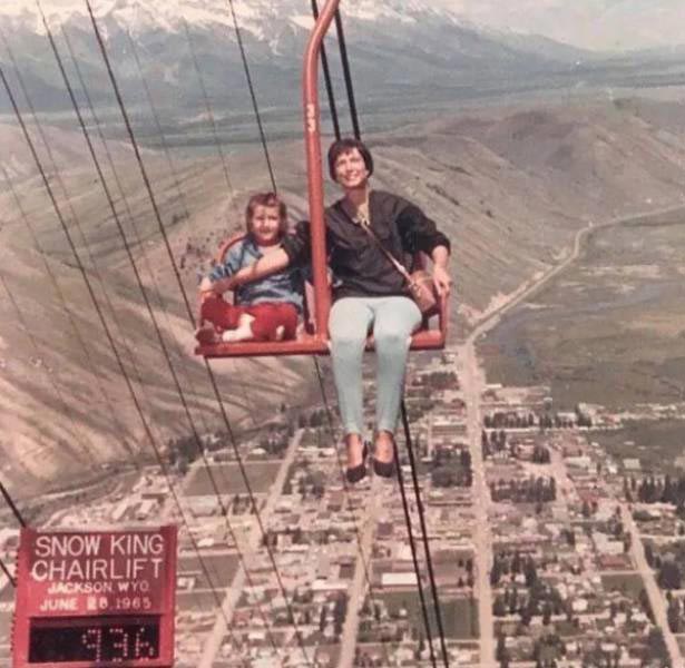 Рассмотрите фотографию и найдите треки