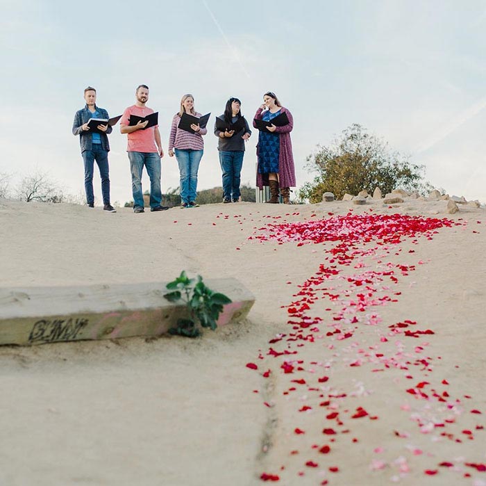 предложение руки 16 собак, предложение руки с собаками, помолвка 16 собак, помолвка с собаками