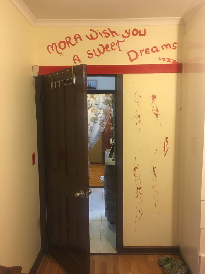 Парень со своей женой купили дом и нашли слишком много странных вещей внутри, Крейг и Лиза Спурр