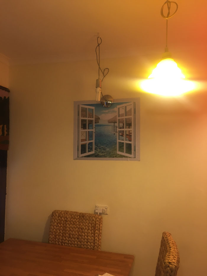 Парень со своей женой купили дом и нашли слишком много странных вещей внутри, Крейг и Лиза Спурр