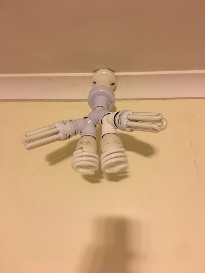 Парень со своей женой купили дом и нашли слишком много странных вещей внутри, Крейг и Лиза Спурр