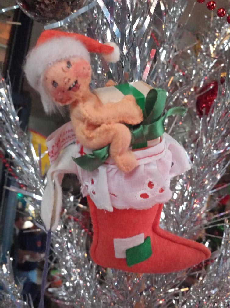 25 самых дурацких ёлочных игрушек, которые одновременно смешат и пугают странные ёлочные игрушки, жуткие ёлочные игрушки, нелепые ёлочные игрушки