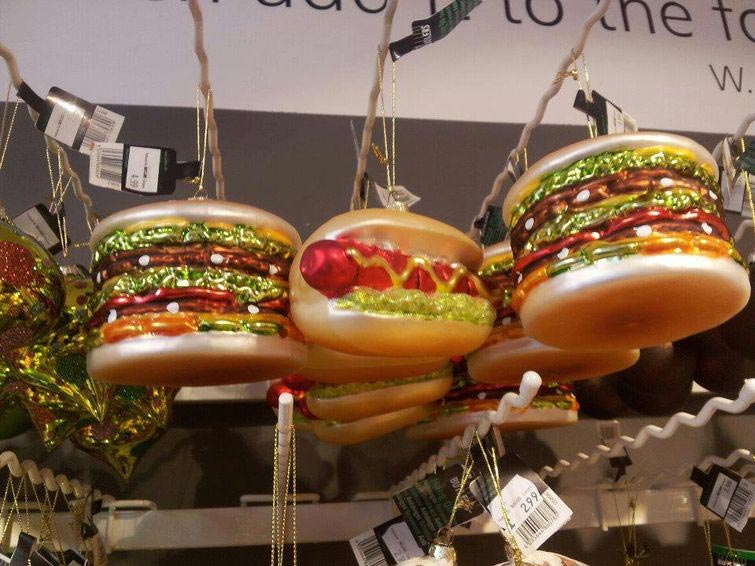 25 самых дурацких ёлочных игрушек, которые одновременно смешат и пугают странные ёлочные игрушки, жуткие ёлочные игрушки, нелепые ёлочные игрушки