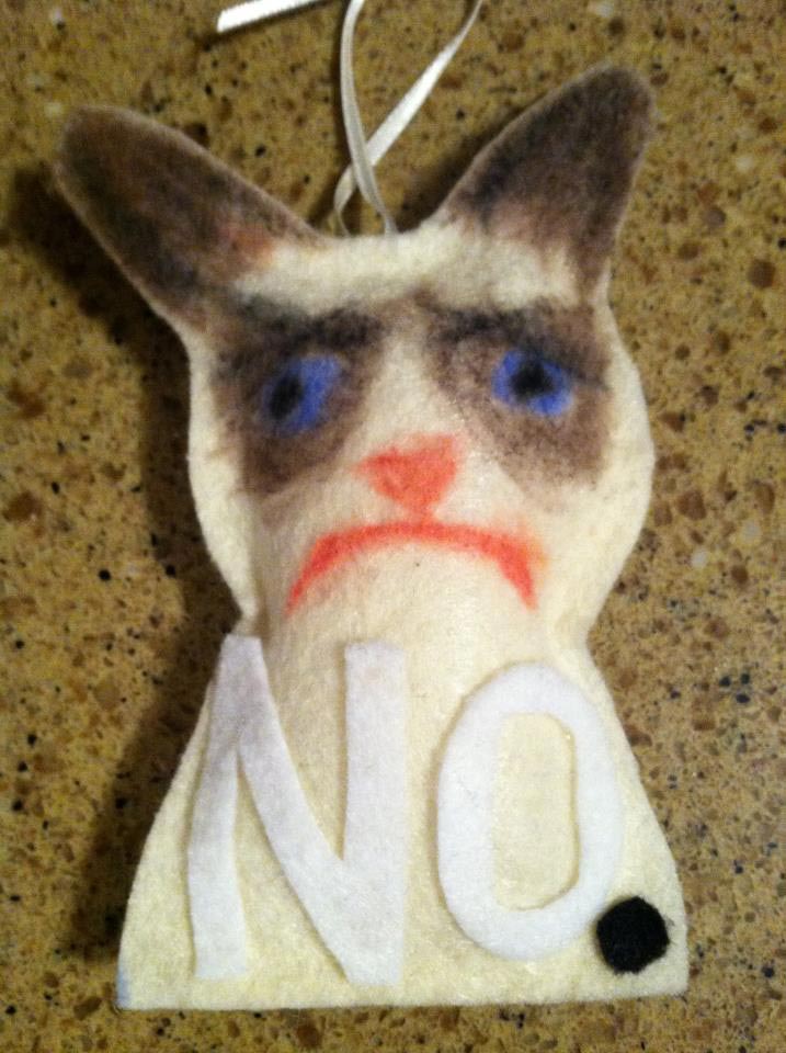 25 самых дурацких ёлочных игрушек, которые одновременно смешат и пугают странные ёлочные игрушки, жуткие ёлочные игрушки, нелепые ёлочные игрушки