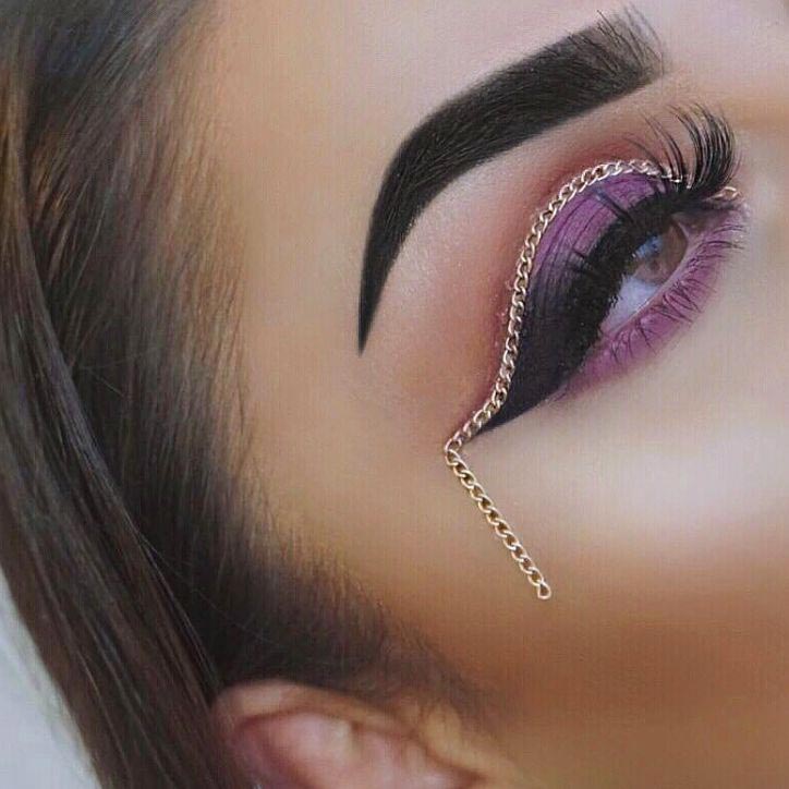 Мужчины с накрашенными ногтями,  вещи которые скоро будут в тренде 