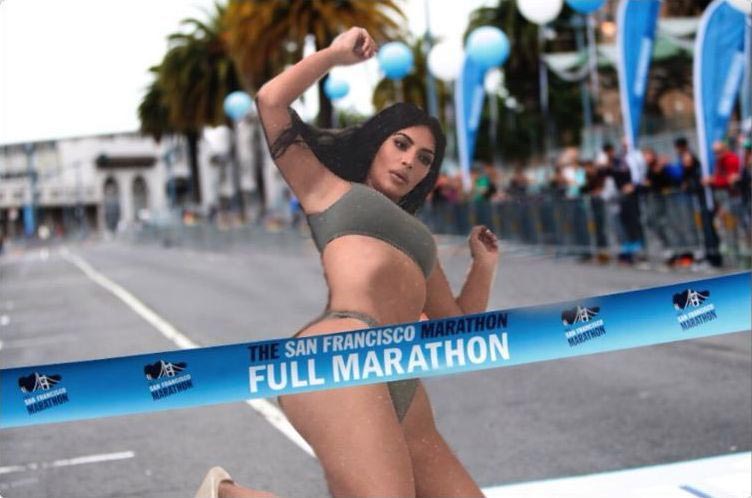 Пользователи затроллили Ким Кардашьян за её нелепую позу на кровати фото ким кардашьян, ким кардашьян в странной позе, затроллили ким кардашьян, ким кардашьян битва фотошоперов