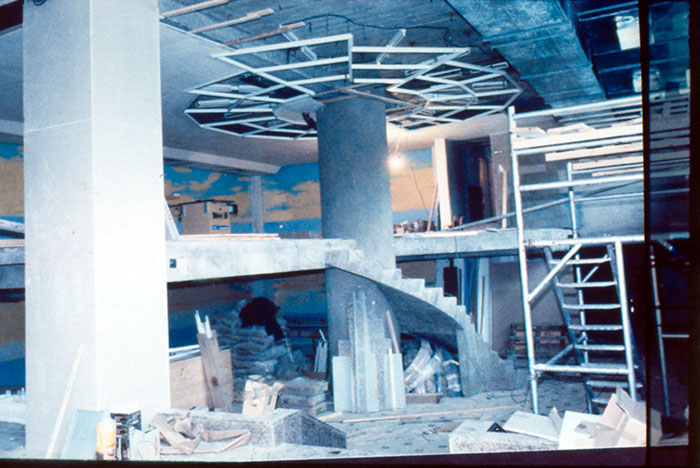 Первый в Москве Макдональдс открылся в 1990 году, в Москве открылся первый советский Макдональдс