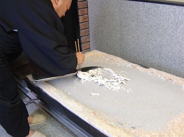 25 раз, когда люди почтили память своих близких самыми трогательными способами трогательный способ почтить память, люди почтили память близких, необычные похороны, случаи на похоронах