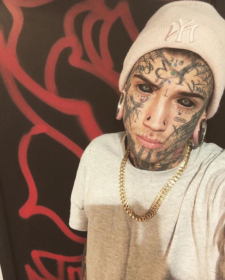 Парень увлёкся татуировками и пирсингом и изменил свою внешность до неузнаваемости, Итан Брамбл, Ethan Bramble