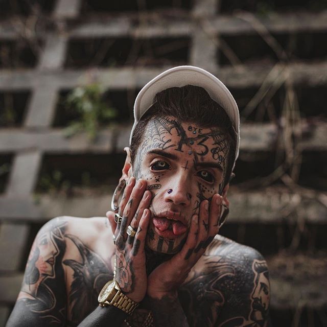 Парень увлёкся татуировками и пирсингом и изменил свою внешность до неузнаваемости, Итан Брамбл, Ethan Bramble