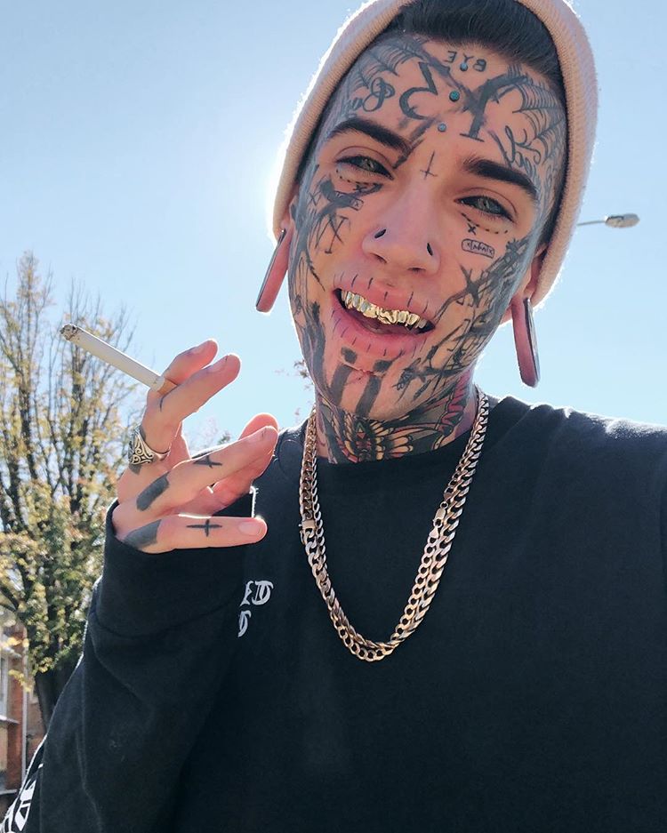 Парень увлёкся татуировками и пирсингом и изменил свою внешность до неузнаваемости, Итан Брамбл, Ethan Bramble