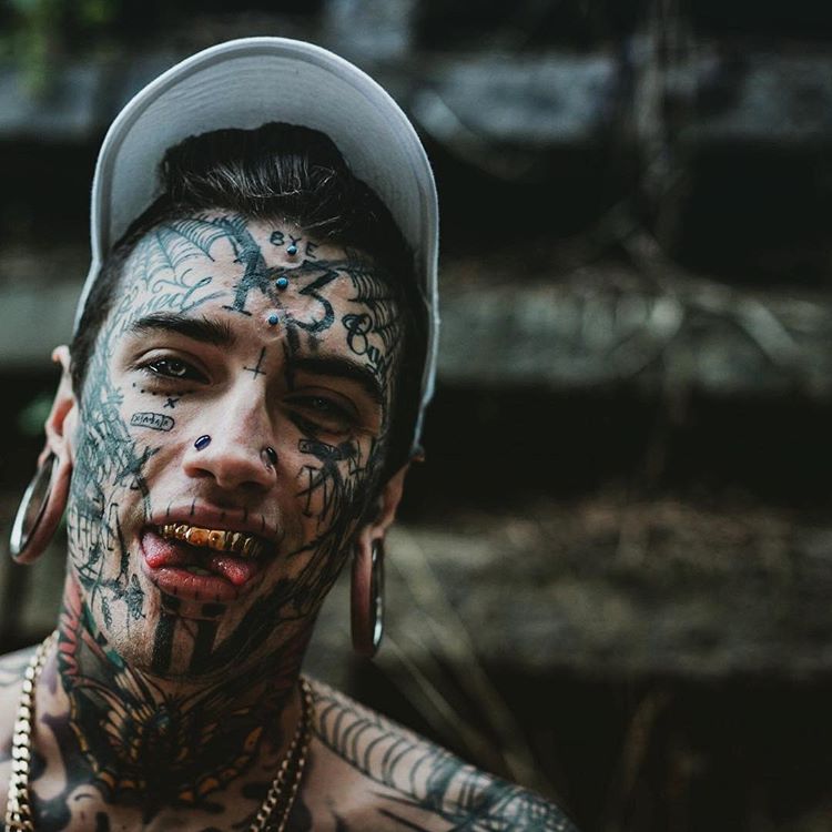 Парень увлёкся татуировками и пирсингом и изменил свою внешность до неузнаваемости, Итан Брамбл, Ethan Bramble