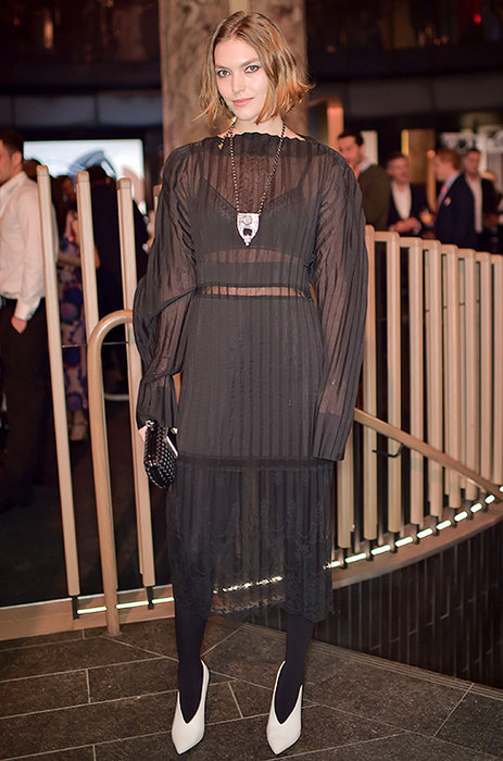 нелепые наряды звёзд, самые безвкусные наряды знаменитостей