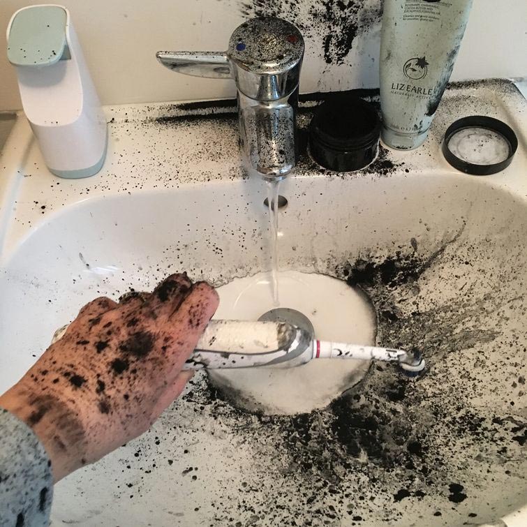 неудачный макияж фото, проблемы в макияже, смешной макияж, примеры неудачного макияжа, девушки с неудачным макияжем