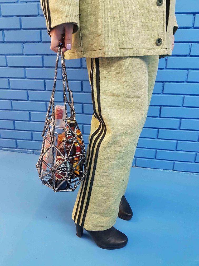 Королева сварки, русская Королева сварки, Александра Ивлева, сварщик и художник, сумочки из арматуры