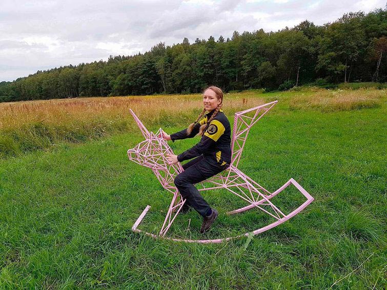 Королева сварки, русская Королева сварки, Александра Ивлева, сварщик и художник, сумочки из арматуры