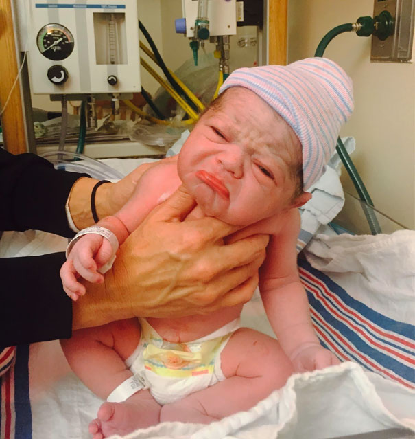 25 смешных фотографий младенцев, которые очень похожи на стариков младенцы которые очень похожи на стариков