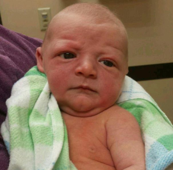 25 смешных фотографий младенцев, которые очень похожи на стариков младенцы которые очень похожи на стариков