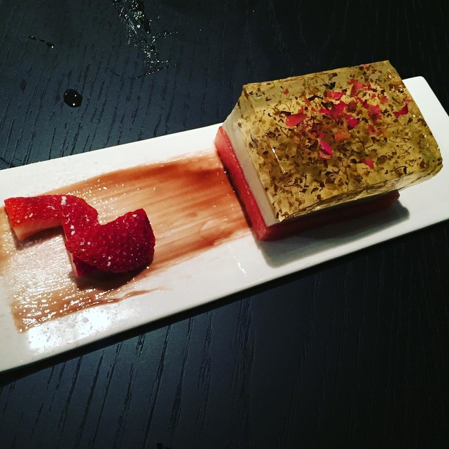 15 сомнительных деликатесов из разных стран мира, которые туристам покажутся странными странные деликатесы, национальные десерты