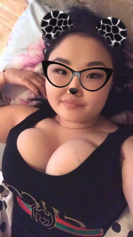 Анжелика Протодьяконова, девушка с огромными бровями, блогер с огромными бровями, девушка с гигантскими бровями