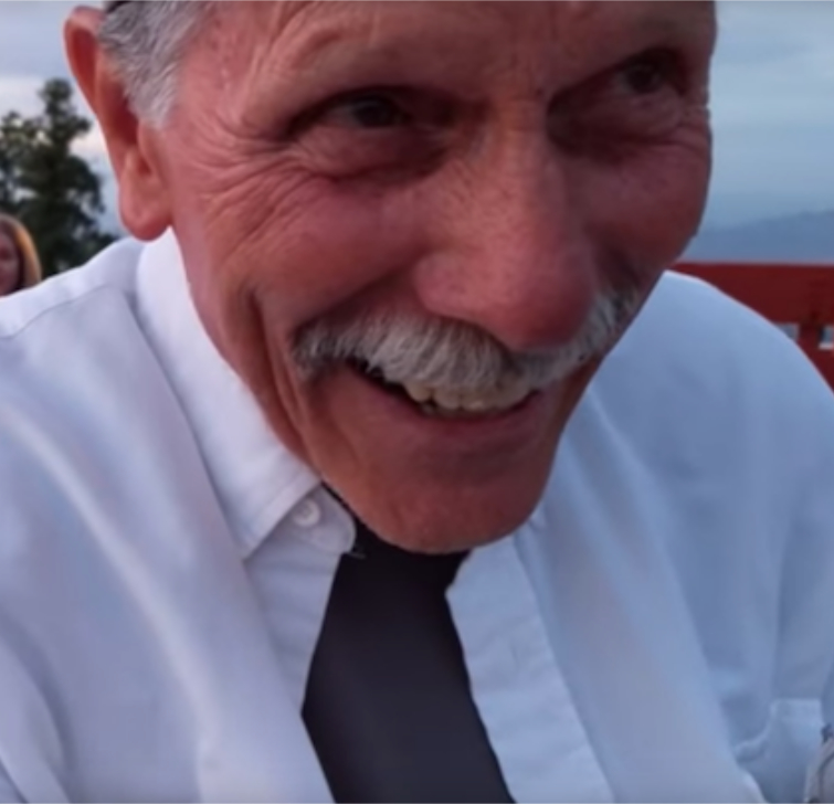 дедушка снял себя вместо предложения, случайно снял себя, случайно снял себя вместо предложения