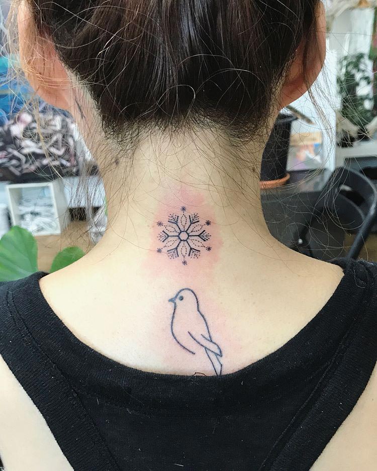 30 миниатюрных татуировок на шее, которые наверняка придутся по душе девушкам миниатюрные татуировки на шее, тату на шее