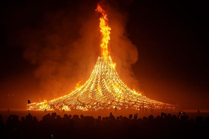 25 огненных фотографий с «Burning Man 2018», доказывающих, что это сумасшедший фестиваль фотографии с Burning Man 2018, самые эпичные фотографии с Burning Man 2018