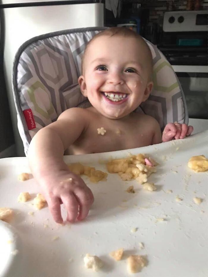 Кто-то добавляет маленьким детям зубы