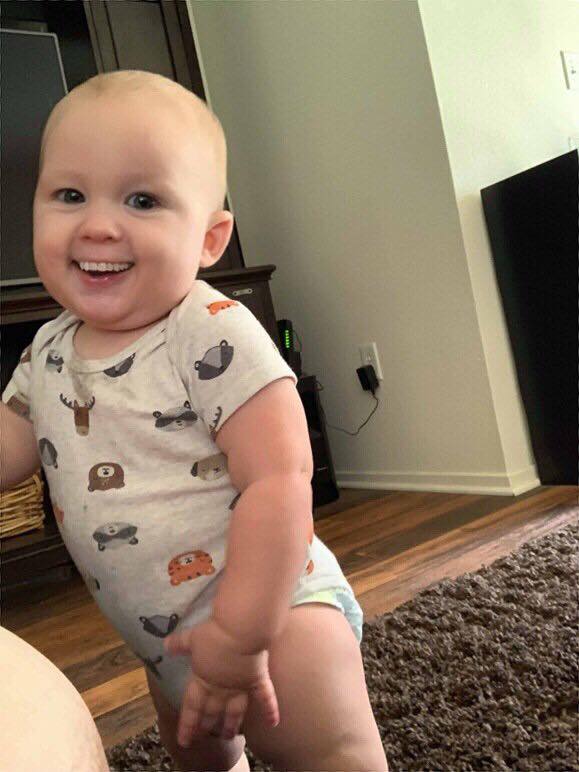 Кто-то добавляет маленьким детям зубы