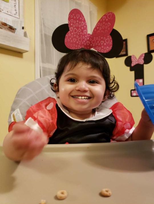 Кто-то добавляет маленьким детям зубы