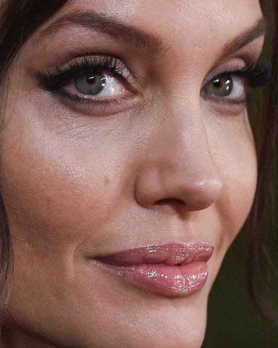 Звёзды крупным планом, Instagram-аккаунт раскрывает то как на самом деле выглядят звезды