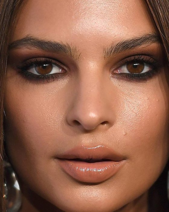 Звёзды крупным планом, Instagram-аккаунт раскрывает то как на самом деле выглядят звезды