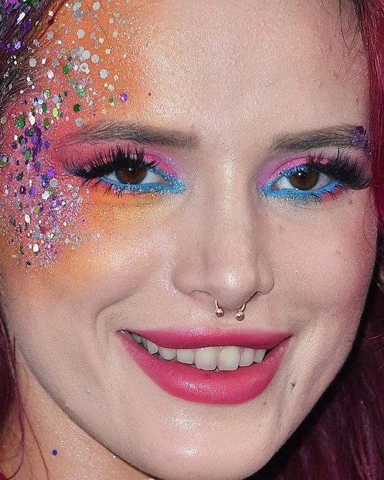 Звёзды крупным планом, Instagram-аккаунт раскрывает то как на самом деле выглядят звезды