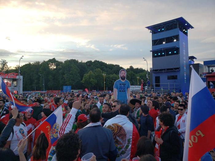 Жена этого парня не пустила его на чемпионат мира в России, жена не пустила мужа на чемпионат по футболу в России, Хавьер футбольный болельщик 