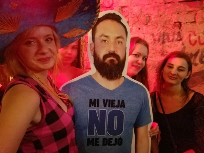 Жена этого парня не пустила его на чемпионат мира в России, жена не пустила мужа на чемпионат по футболу в России, Хавьер футбольный болельщик 