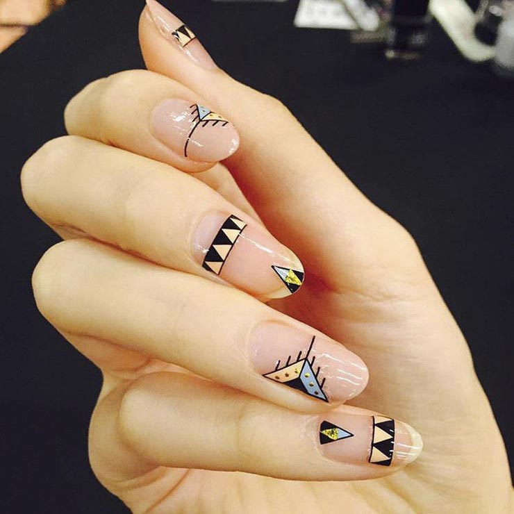 модный маникюр этого сезона, геометрический маникюр 