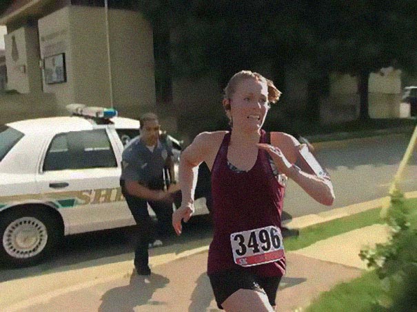 Этот парень смешно затроллил свою жену, после её победы в забеге на 5 километров фотожабы забег, затроллил жену, подшутил над женой