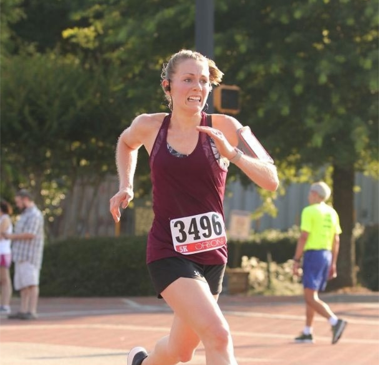 Этот парень смешно затроллил свою жену, после её победы в забеге на 5 километров фотожабы забег, затроллил жену, подшутил над женой